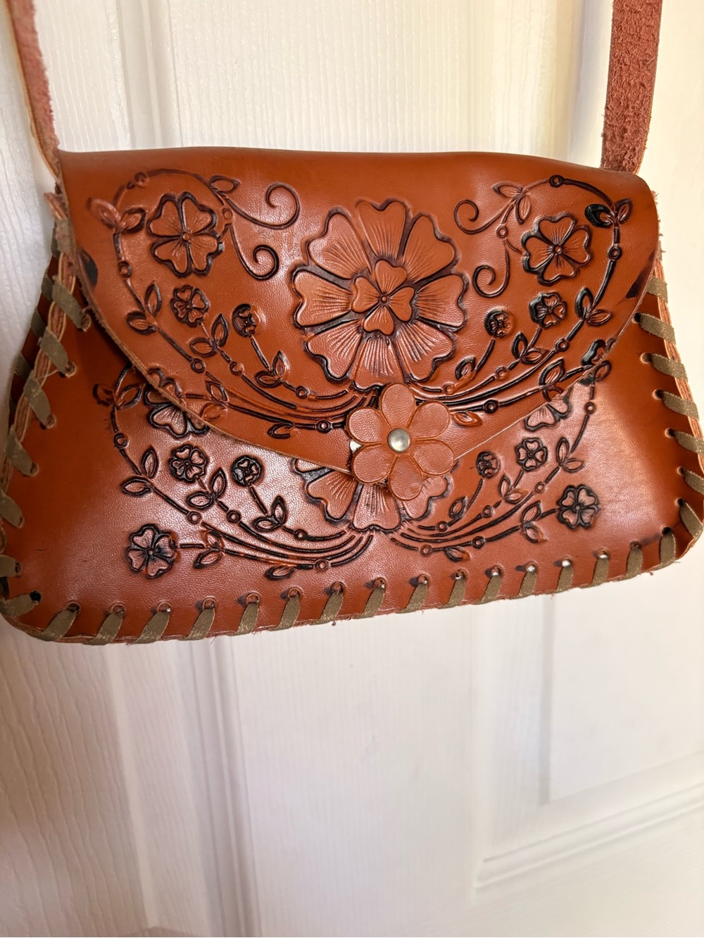 vintage brown leather crossbody bag